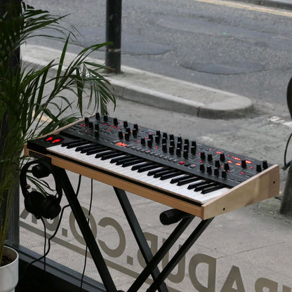 Sequential Trigon-6 Polyphonic Analogue Synthesizer